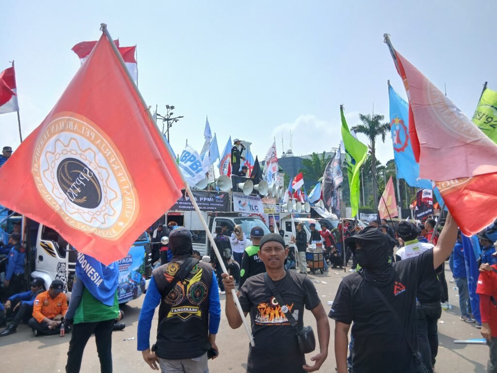 Aksi RUU Ketenagakerjaan, SPPTKI Tuntut Kepastian dan Kesejahteraan Buruh - Teropong Rakyat