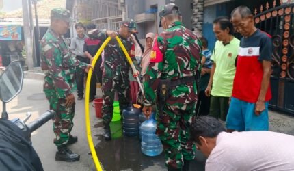 Kodim 0503/JB Salurkan Bantuan Air Bersih untuk Warga Jakarta Barat di Tengah Kemarau - Teropong Rakyat
