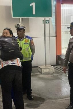 Respons Cepat Layanan 110, Polres Pelabuhan Tanjung Priok Pulangkan Pemuda Hilang hingga ke Rumah Keluarga