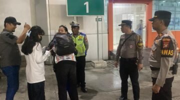 Respons Cepat Layanan 110, Polres Pelabuhan Tanjung Priok Pulangkan Pemuda Hilang hingga ke Rumah Keluarga