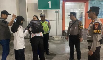 Respons Cepat Layanan 110, Polres Pelabuhan Tanjung Priok Pulangkan Pemuda Hilang hingga ke Rumah Keluarga - Teropong Rakyat