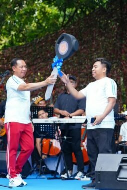Olah raga Bersama, Panglima TNI Perkuat Kebersamaan dengan Prajurit Mabes TNI