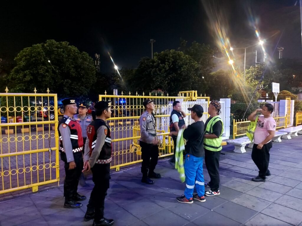 Portal Berita Indonesia dan Dunia Terkini Hari Ini, Update Harian Terbaru, Terlengkap, Tajam, Aktual dan Berimbang. Patroli Cipta Kondisi Polres Pelabuhan Tanjung Priok Sasar Terminal Penumpang dan Kawasan JICT - Teropong Rakyat