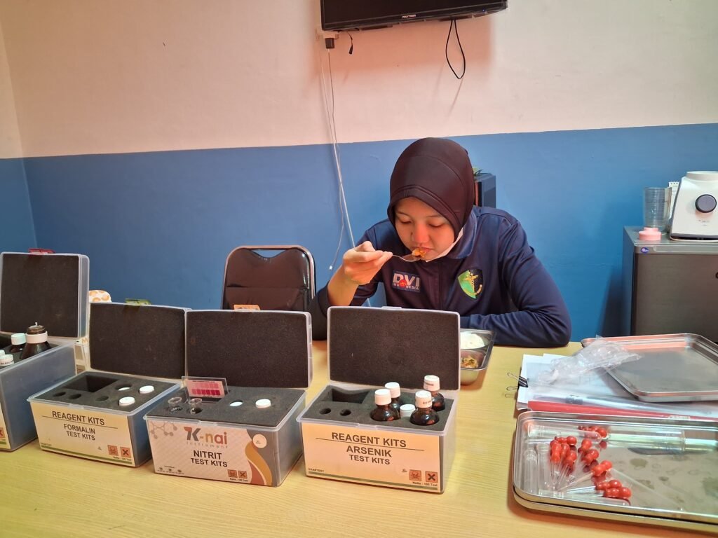Food Safety MBG Polri di SPPG Rawa Badak Utara Dinyatakan Layak Konsumsi - Teropong Rakyat