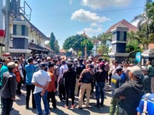 Aksi Aliansi Malang Berlanjut ke Sumberpucung, Polisi Turunkan 95 Personel - Teropong Rakyat