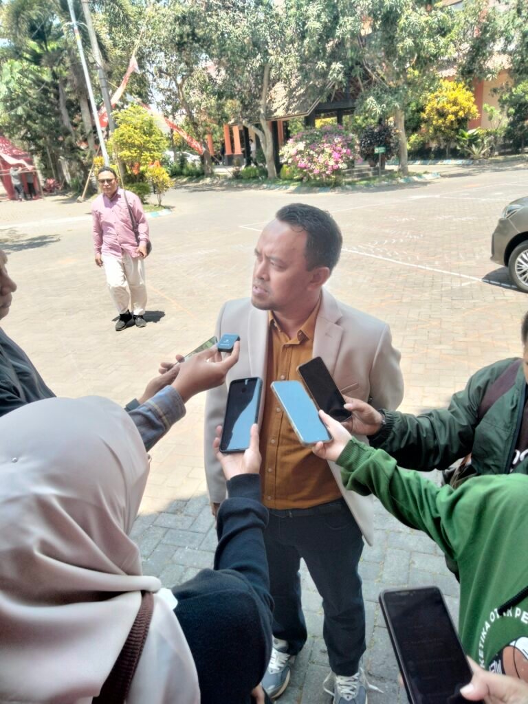 Portal Berita Indonesia dan Dunia Terkini Hari Ini, Update Harian Terbaru, Terlengkap, Tajam, Aktual dan Berimbang. 718 Mahasiswa Baru Universitas Kepanjen Ikuti PKKMB - Teropong Rakyat