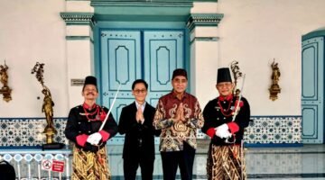 Maklumat PDKN Dan Keraton Surakarta Kepada Presiden Prabowo Dan Rakyat Indonesia Segerah Kembali Ke UUD 1945 Naskah Asli.