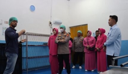 "Kapolres Priok Turun Langsung Cek SPPG, Pastikan Food Safety dan Standar Operasional" - Teropong Rakyat