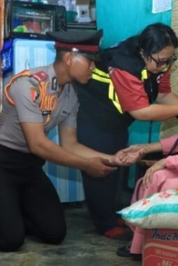 Wujudkan polri sebagai sosok yang melayani, SPN Polda Metro Jaya libatkan siswa diktuk dlm aksi peduli warga sekitar.