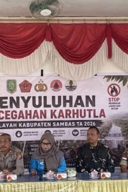 Panglima TNI Salurkan Bantuan dan Perkuat Pencegahan Karhutla di Sambas