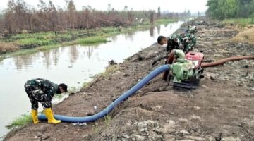 Pastikan Pasokan Air Tetap Siaga, Satgas Pam Irigasi Embung Jokowi Lanud Sjamsudin Noor Rawat Kesiapan Pompa Untuk Penanganan Karhutla