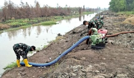 Pastikan Pasokan Air Tetap Siaga, Satgas Pam Irigasi Embung Jokowi Lanud Sjamsudin Noor Rawat Kesiapan Pompa Untuk Penanganan Karhutla - Teropong Rakyat