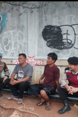 Polsek Kawasan Muara Baru Gelar “Jaga Jakarta On The Spot”, Ajak Buruh Jaga Kamtibmas dan Waspadai Debu Vulkanik
