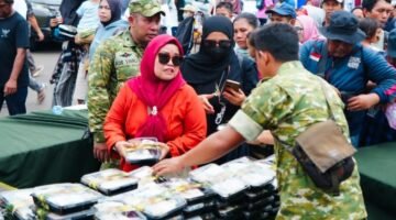 TNI Bagikan 22.000 Porsi Makanan Gratis Untuk Masyarakat pada TNI Fair 2026 Di Monas