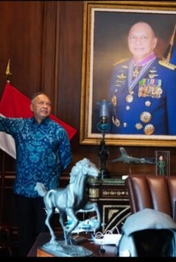 Wadan Kodiklat TNI Anjangsana Ke Kediaman Marsekal TNI (Purn) Fadjar Prasetyo