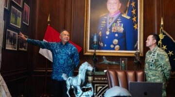Wadan Kodiklat TNI Anjangsana Ke Kediaman Marsekal TNI (Purn) Fadjar Prasetyo