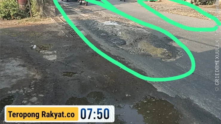 Bertahun – Tahun Jalan di Biarkan Rusak Korban Sering Mengalami Kecelakaan Akibat Jalan Berlubang