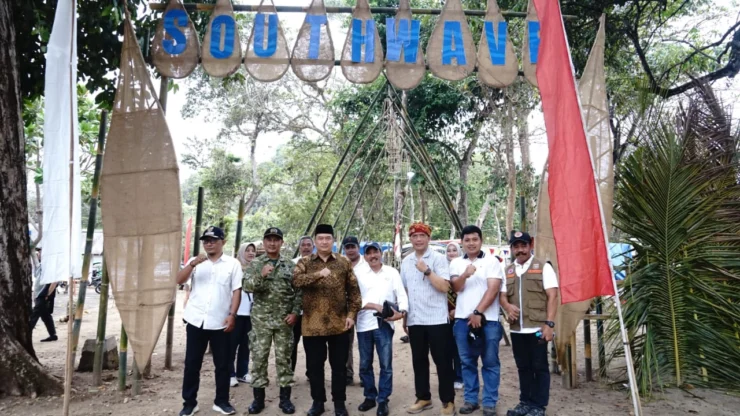 Portal Berita Indonesia dan Dunia Terkini Hari Ini, Update Harian Terbaru, Terlengkap, Tajam, Aktual dan Berimbang. Koramil Bantur Dukung Festival Ekonomi Kreatif, Dorong Potensi Wisata Pantai Malang Selatan