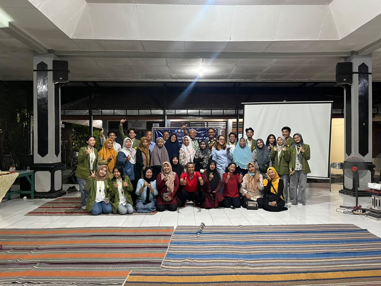 Portal Berita Indonesia dan Dunia Terkini Hari Ini, Update Harian Terbaru, Terlengkap, Tajam, Aktual dan Berimbang. Psikolog UPN “Veteran” Jatim Ajak UMKM Pakal Bangun Kebiasaan Mengelola Usaha
