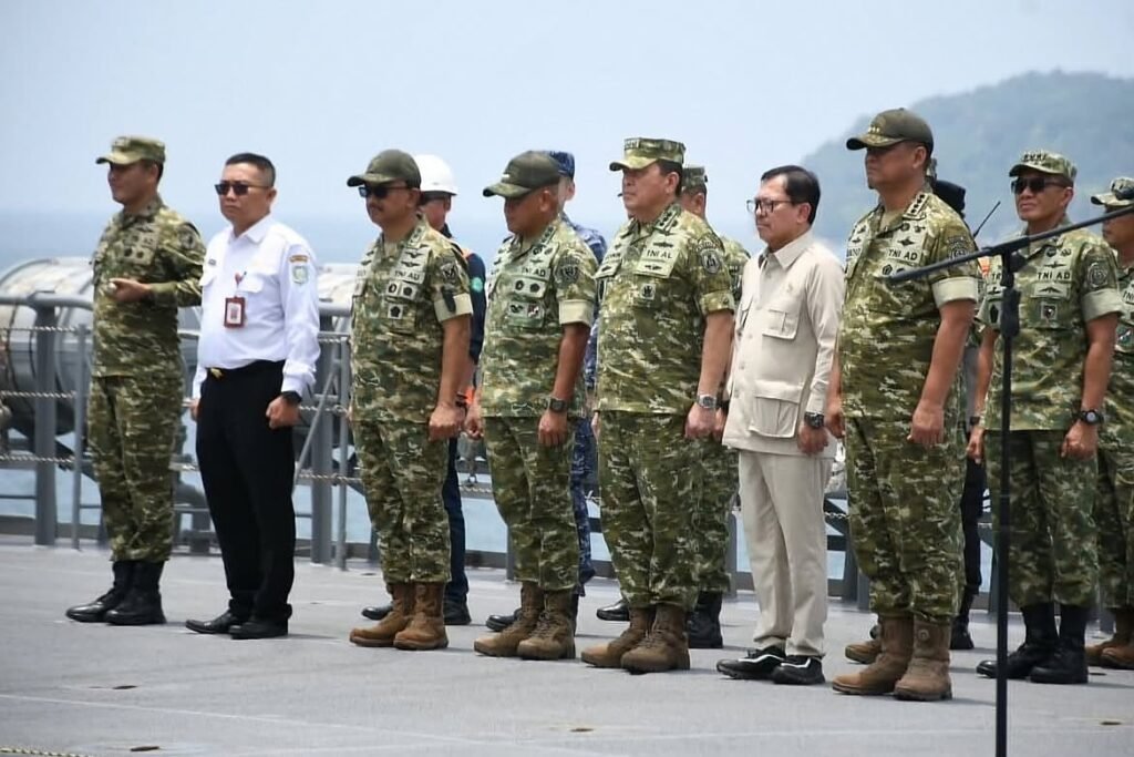 Wapang TNI Dampingi Menhan RI Anugerahkan Satyalancana Dharma Samudera kepada Personel JMSDF - Teropong Rakyat
