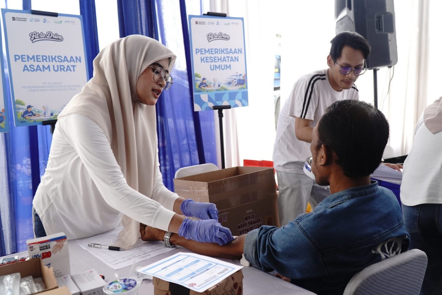 Tekan Risiko Kecelakaan Logistik, IPC TPK Fasilitasi Cek Kesehatan dan Kacamata Gratis bagi 150 Sopir Truk Peti Kemas - Teropong Rakyat