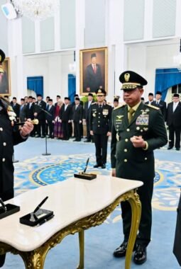 Panglima TNI Hadiri Pelantikan Kapolri dan Wakapolri di Istana Negara