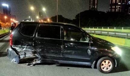 Nyaris Adu Banteng, Pengemudi Toyota Avanza Banting Setir  - Teropong Rakyat