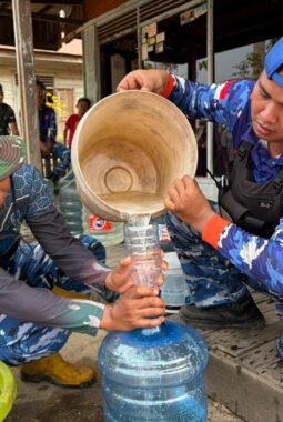 Kepedulian Tak Pernah Surut, Lanud Sjamsudin Noor Kembali Salurkan Air Bersih bagi Warga