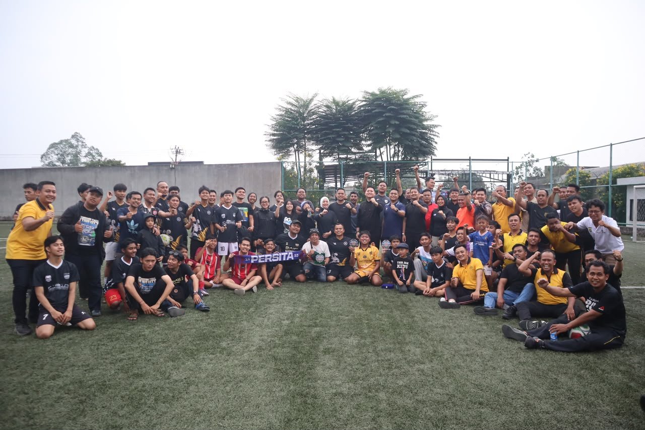 Portal Berita Indonesia dan Dunia Terkini Hari Ini, Update Harian Terbaru, Terlengkap, Tajam, Aktual dan Berimbang. Pererat Persahabatan Antar Suporter, Polres Tangsel Gelar Duta Persahabatan Fun Football - Teropong Rakyat