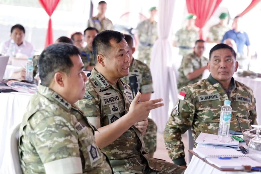 Portal Berita Indonesia dan Dunia Terkini Hari Ini, Update Harian Terbaru, Terlengkap, Tajam, Aktual dan Berimbang. Wapang TNI Bersama Menhan RI Tinjau Kesiapan Yonif TP di Kalimantan Utara - Teropong Rakyat