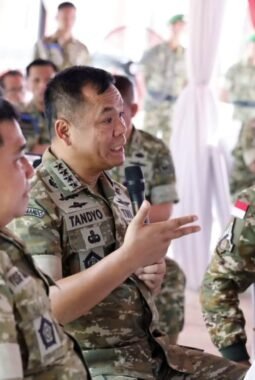 Wapang TNI Bersama Menhan RI Tinjau Kesiapan Yonif TP di Kalimantan Utara