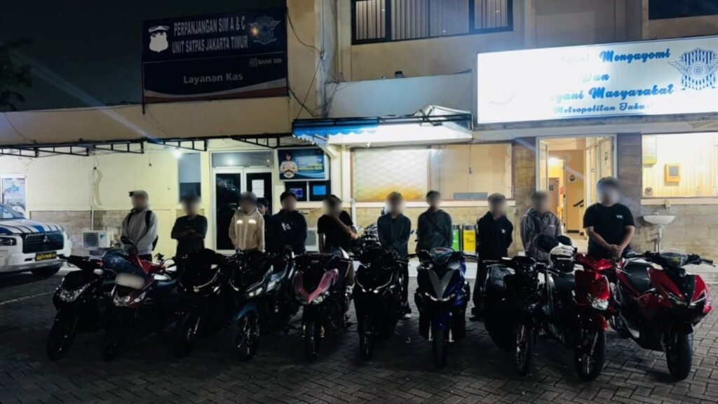 Brimob Metro Jaya Amankan 10 Motor dari Lokasi Diduga Balap Liar di Duren Sawit - Teropong Rakyat