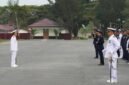 Kaskogabwilhan II Laksda TNI Isswarto, memimpin Upacara Peringatan HUT ke-81 Tentara Nasional Indonesia dengan penuh khidmat.