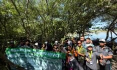 Dosen FEB UPN “Veteran” Jatim Gelar International Community Services melalui Aksi Konservasi Mangrove