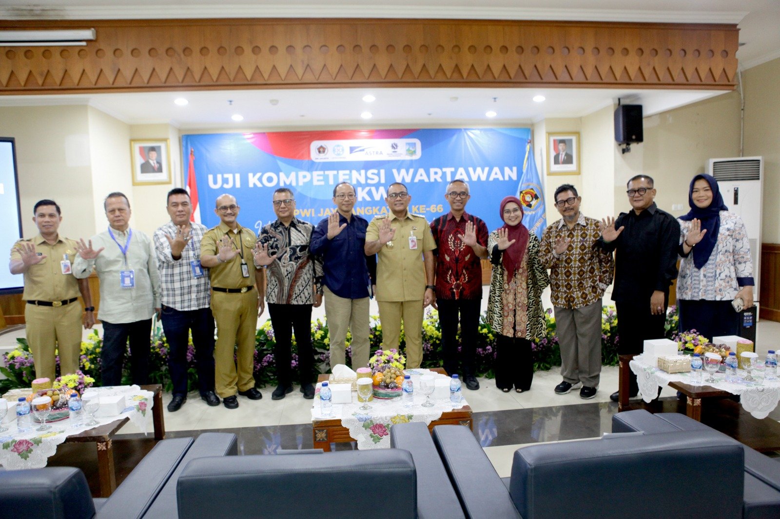Portal Berita Indonesia dan Dunia Terkini Hari Ini, Update Harian Terbaru, Terlengkap, Tajam, Aktual dan Berimbang. UKW PWI Jaya Angkatan ke-66 Resmi Dibuka, Wali Kota Jakpus: Wartawan Harus Sajikan Informasi Akurat - Teropong Rakyat