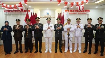 HUT Ke-81 TNI, Kapolres Pelabuhan Tanjung Priok Hadiri Upacara Bersama Forkopimko Plus Jakarta Utara