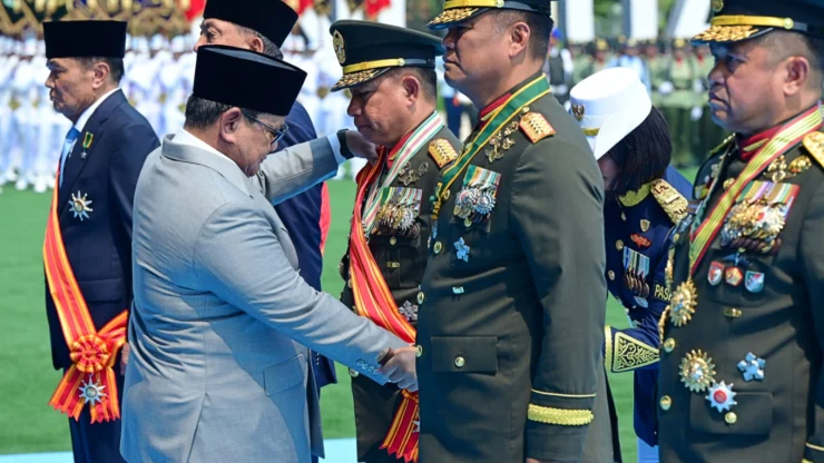 Portal Berita Indonesia dan Dunia Terkini Hari Ini, Update Harian Terbaru, Terlengkap, Tajam, Aktual dan Berimbang. Presiden Prabowo Anugerahkan Tanda Kehormatan Bintang Mahaputera kepada Tujuh Tokoh TNI