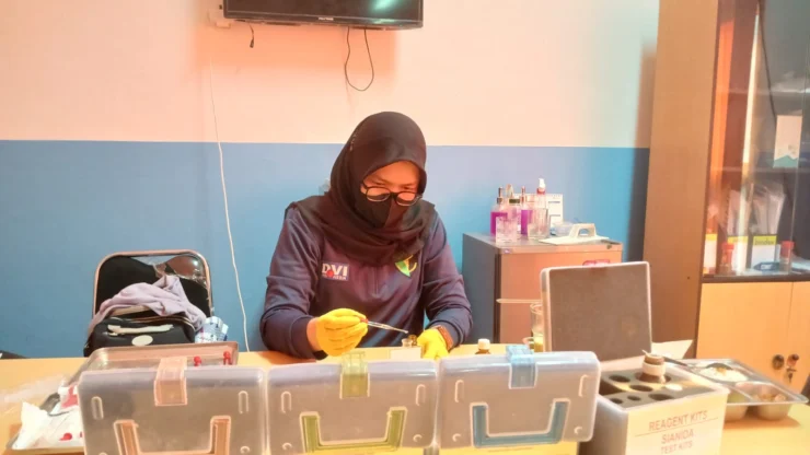 Portal Berita Indonesia dan Dunia Terkini Hari Ini, Update Harian Terbaru, Terlengkap, Tajam, Aktual dan Berimbang. Food Safety MBG Polri di SPPG Rawa Badak Utara Pastikan Makanan Layak Konsumsi