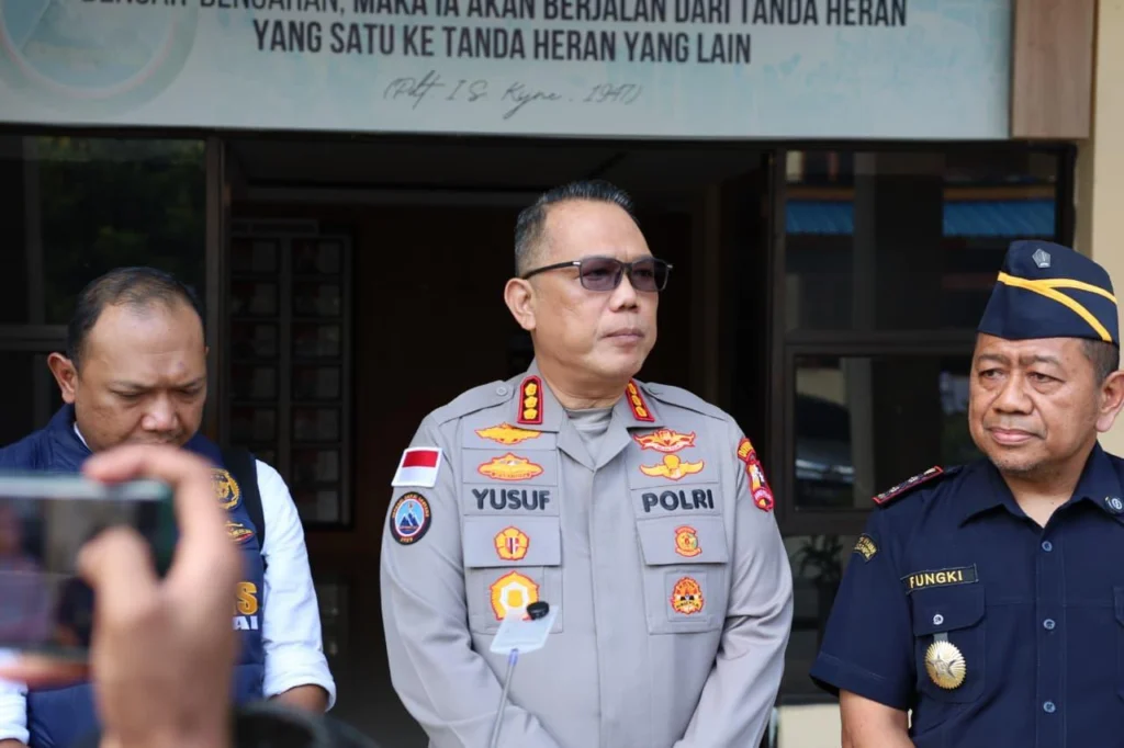 Portal Berita Indonesia dan Dunia Terkini Hari Ini, Update Harian Terbaru, Terlengkap, Tajam, Aktual dan Berimbang. Sinergitas Beacukai Dan Satgas Kepolisian Operasi Damai Cartenz Dalam Upaya Mengagalkan Penyuludupan Amunisi Di Perairan Jayapura - Teropong Rakyat