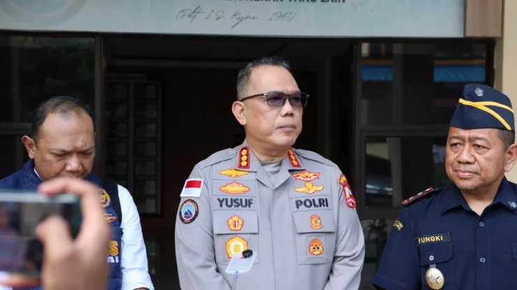 Portal Berita Indonesia dan Dunia Terkini Hari Ini, Update Harian Terbaru, Terlengkap, Tajam, Aktual dan Berimbang. Sinergitas Beacukai Dan Satgas Kepolisian Operasi Damai Cartenz Dalam Upaya Mengagalkan Penyuludupan Amunisi Di Perairan Jayapura