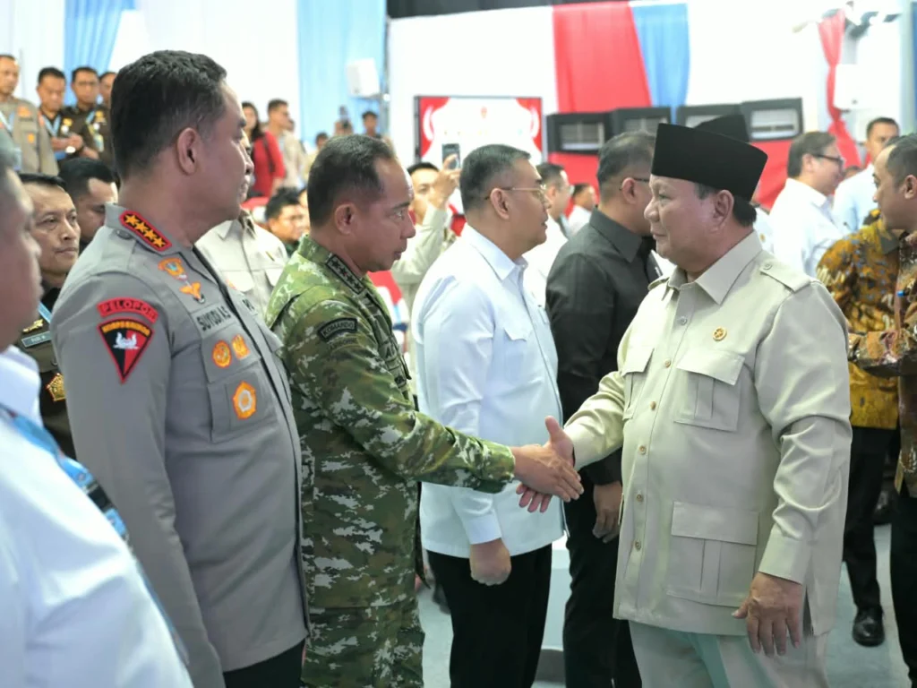 Portal Berita Indonesia dan Dunia Terkini Hari Ini, Update Harian Terbaru, Terlengkap, Tajam, Aktual dan Berimbang. Panglima TNI Hadiri Penyerahan Hasil Penertiban Kawasan Hutan Tahap Kedelapan - Teropong Rakyat