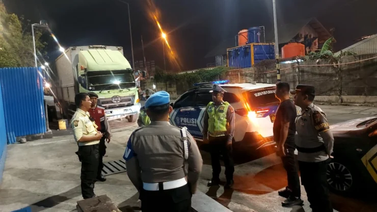 Portal Berita Indonesia dan Dunia Terkini Hari Ini, Update Harian Terbaru, Terlengkap, Tajam, Aktual dan Berimbang. Patroli Cipta Kondisi Polres Pelabuhan Tanjung Priok, Antisipasi Gangguan Kamtibmas di Kawasan Pelabuhan