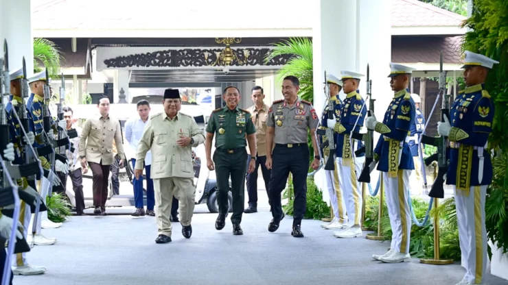 Portal Berita Indonesia dan Dunia Terkini Hari Ini, Update Harian Terbaru, Terlengkap, Tajam, Aktual dan Berimbang. Panglima TNI Hadiri Taklimat Presiden, 800 Pati TNI-Polri Satukan Visi