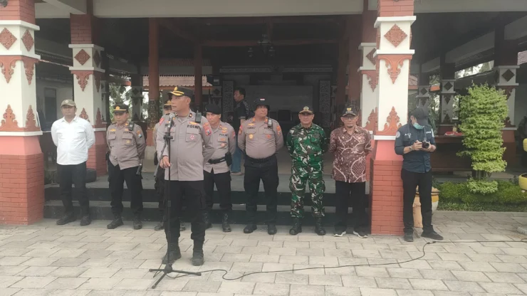 Portal Berita Indonesia dan Dunia Terkini Hari Ini, Update Harian Terbaru, Terlengkap, Tajam, Aktual dan Berimbang. Koramil Bantur Kawal Pengamanan Eksekusi 9 Titik Lahan Pelebaran Jalan Gondanglegi-Balekambang
