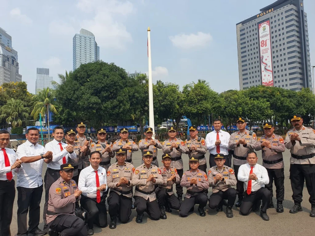 Portal Berita Indonesia dan Dunia Terkini Hari Ini, Update Harian Terbaru, Terlengkap, Tajam, Aktual dan Berimbang. Kapolda Metro Jaya Ajak Seluruh Personel Wujudkan Semangat “Polisi Bersama Masyarakat” - Teropong Rakyat