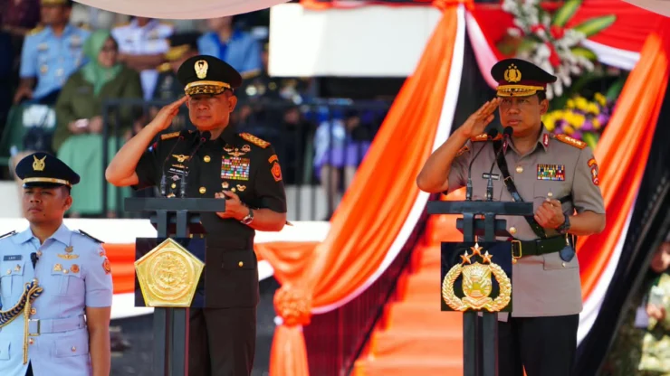 Portal Berita Indonesia dan Dunia Terkini Hari Ini, Update Harian Terbaru, Terlengkap, Tajam, Aktual dan Berimbang. Panglima TNI Bersama Kalemdiklat Polri Pimpin Wisuda 1.944 Taruna TNI-Polri