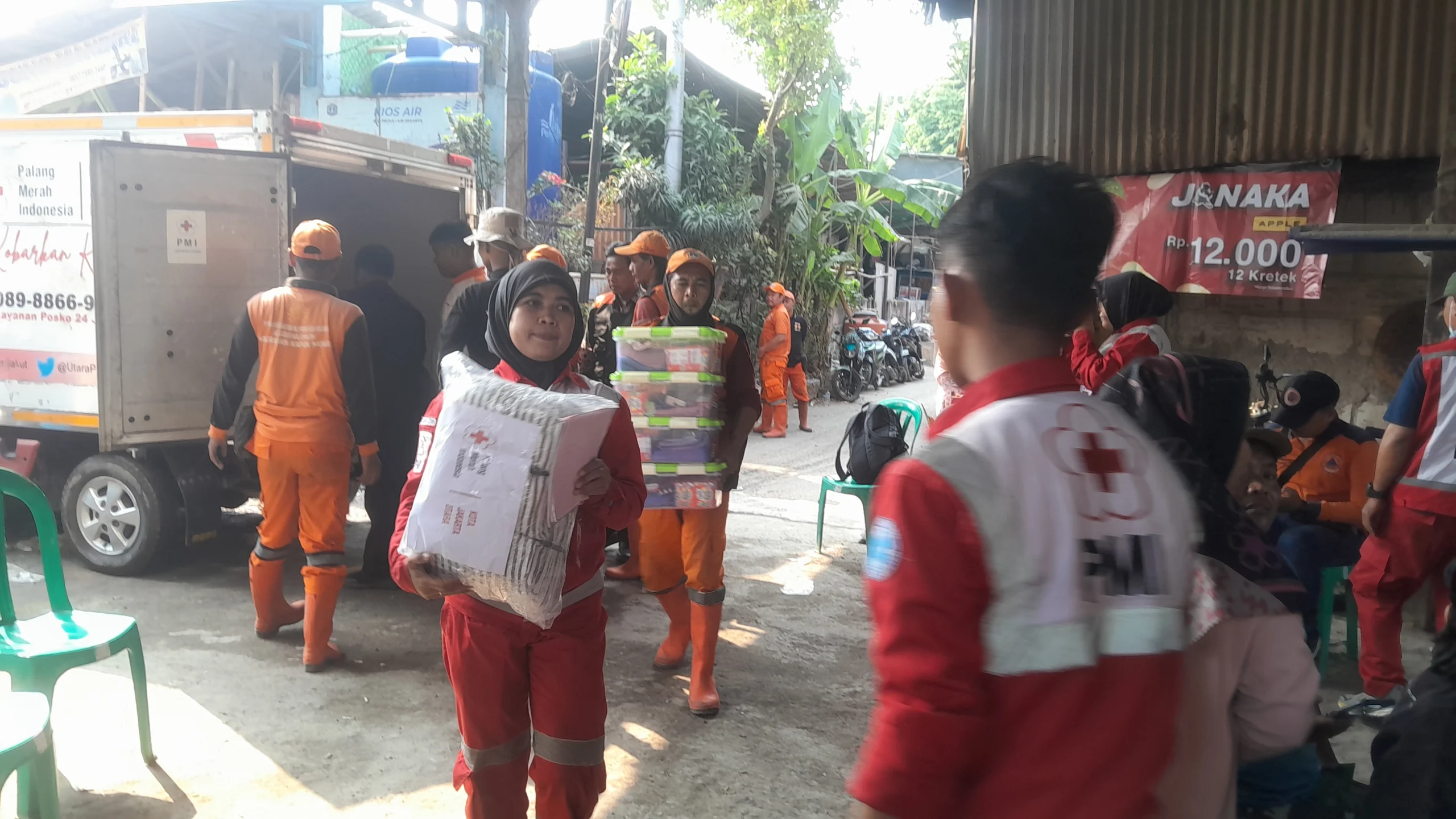 PMI Berikan Bantuan untuk Penyintas Kebakaran Kapuk Muara, 245 Warga Terdampak - Teropong Rakyat
