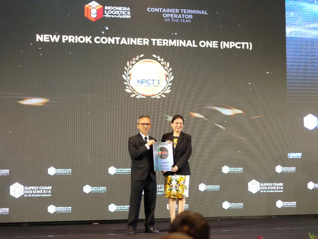 Portal Berita Indonesia dan Dunia Terkini Hari Ini, Update Harian Terbaru, Terlengkap, Tajam, Aktual dan Berimbang. New Priok Container Terminal One Sabet Penghargaan Container Terminal Operator of the Year - Teropong Rakyat