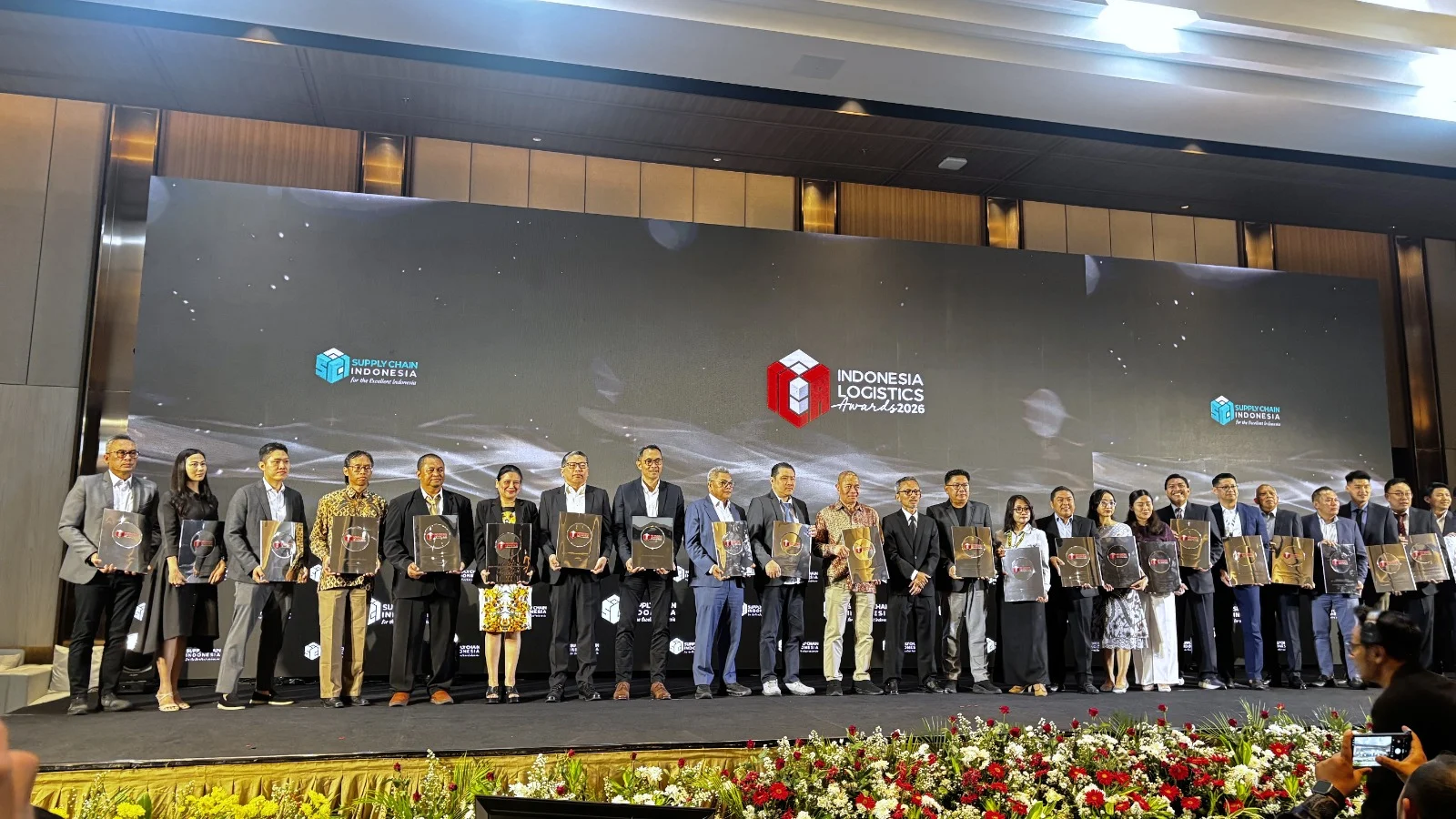 Portal Berita Indonesia dan Dunia Terkini Hari Ini, Update Harian Terbaru, Terlengkap, Tajam, Aktual dan Berimbang. New Priok Container Terminal One Sabet Penghargaan Container Terminal Operator of the Year - Teropong Rakyat