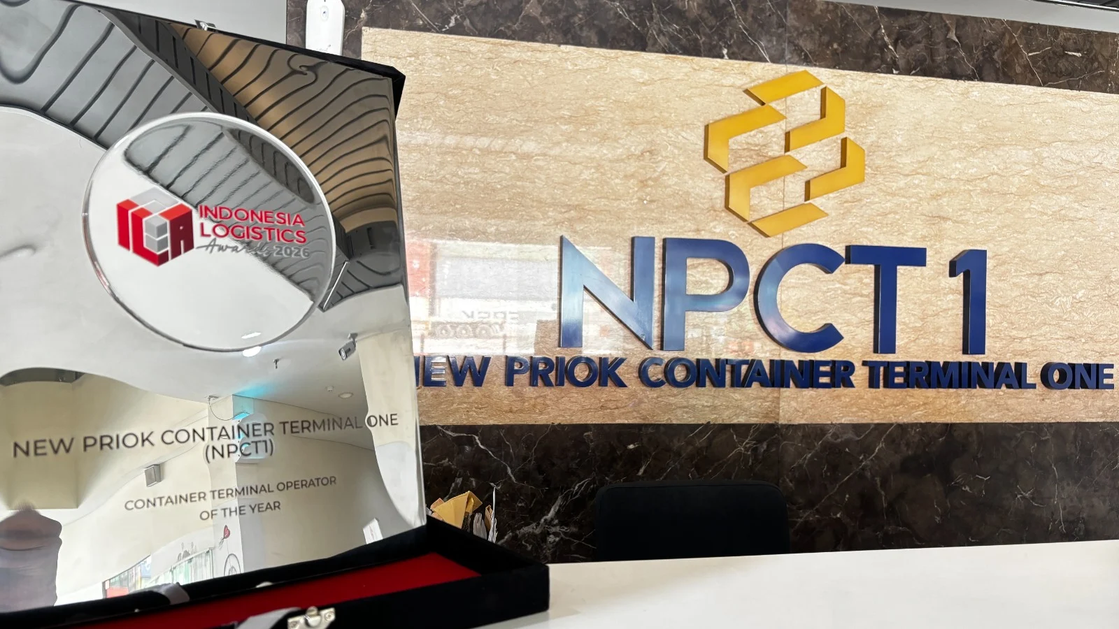 Portal Berita Indonesia dan Dunia Terkini Hari Ini, Update Harian Terbaru, Terlengkap, Tajam, Aktual dan Berimbang. New Priok Container Terminal One Sabet Penghargaan Container Terminal Operator of the Year - Teropong Rakyat